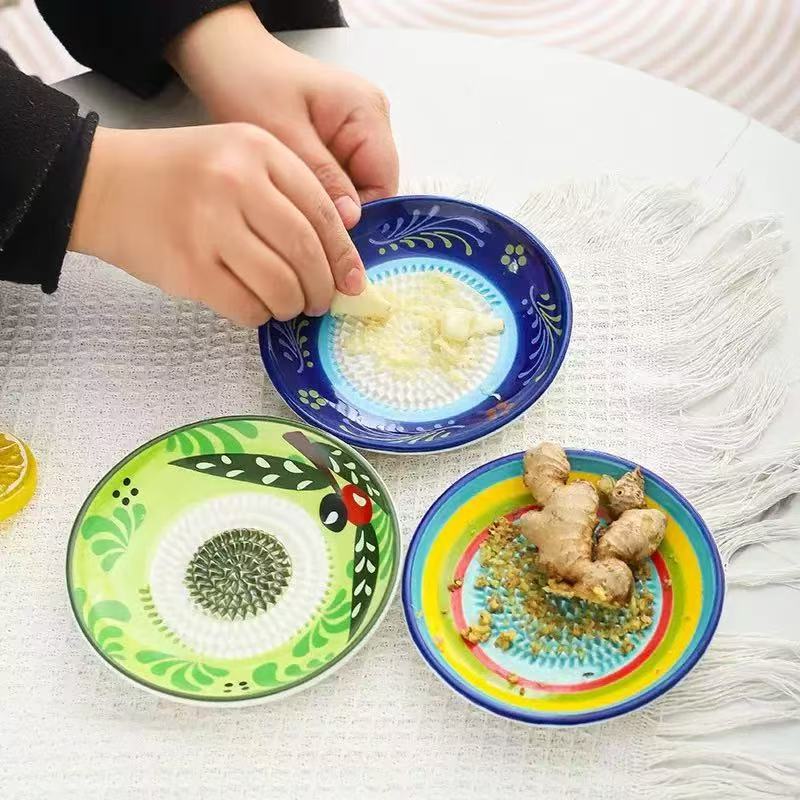 Roselli™ Handmade Ceramic Ginger & Garlic Grater – Fine Grinder for Fruits, Spices & Fresh Flavor